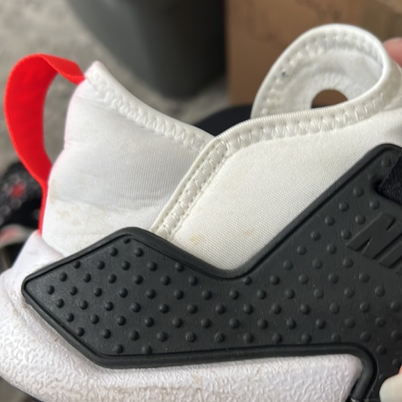 Boys Nike shoes - Picture 6 of 7